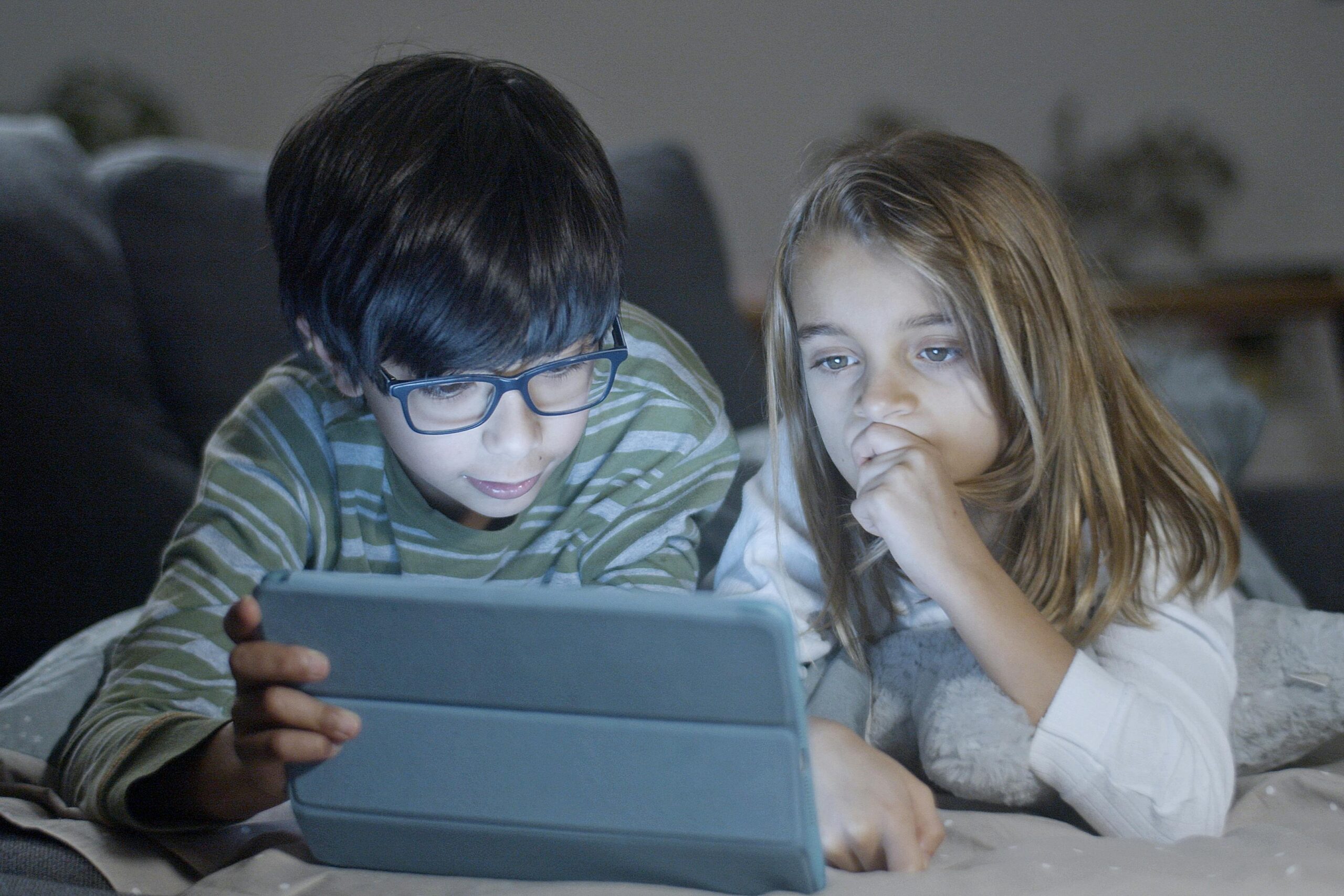 social media kills child's knowledge
