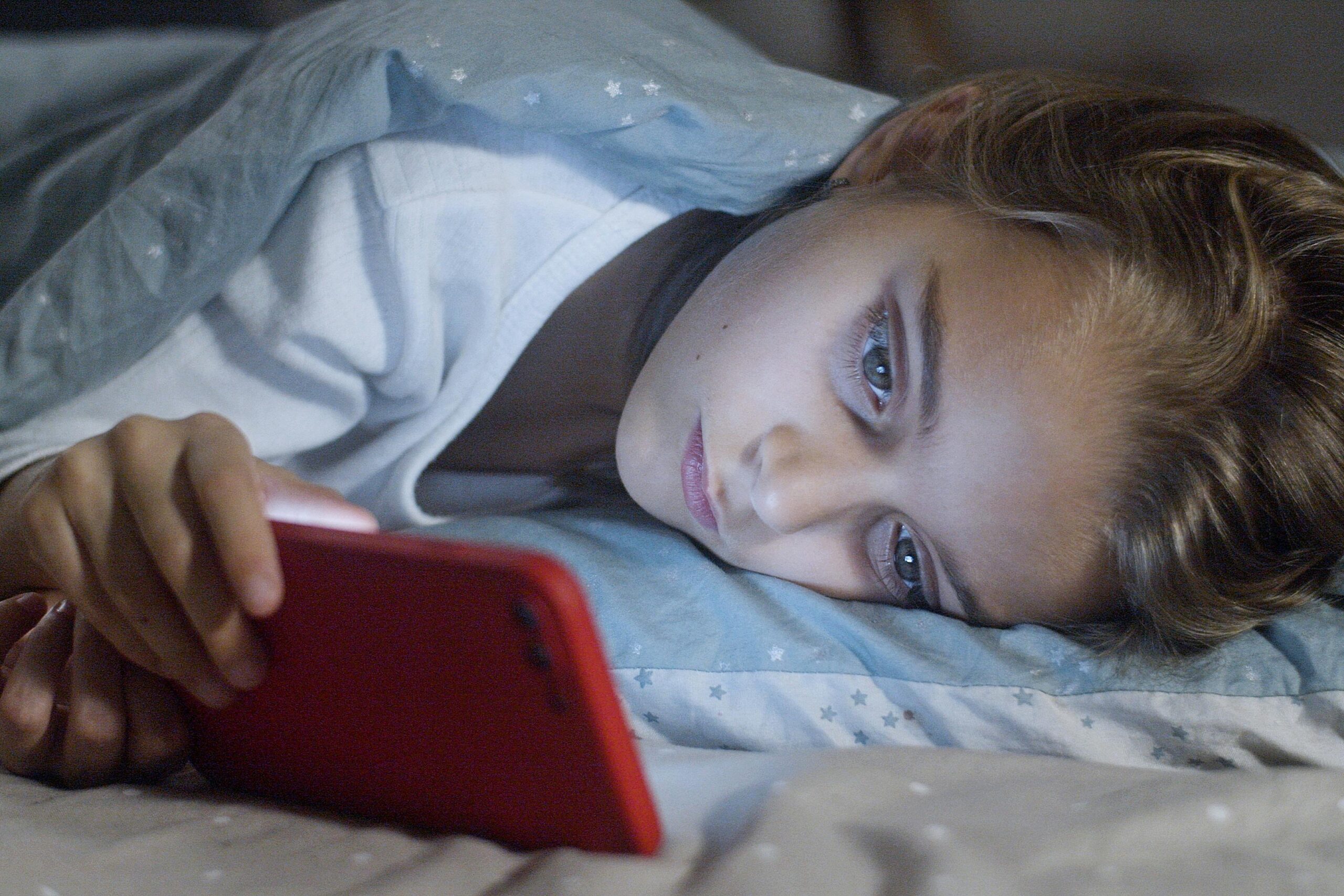 social media kills child's knowledge