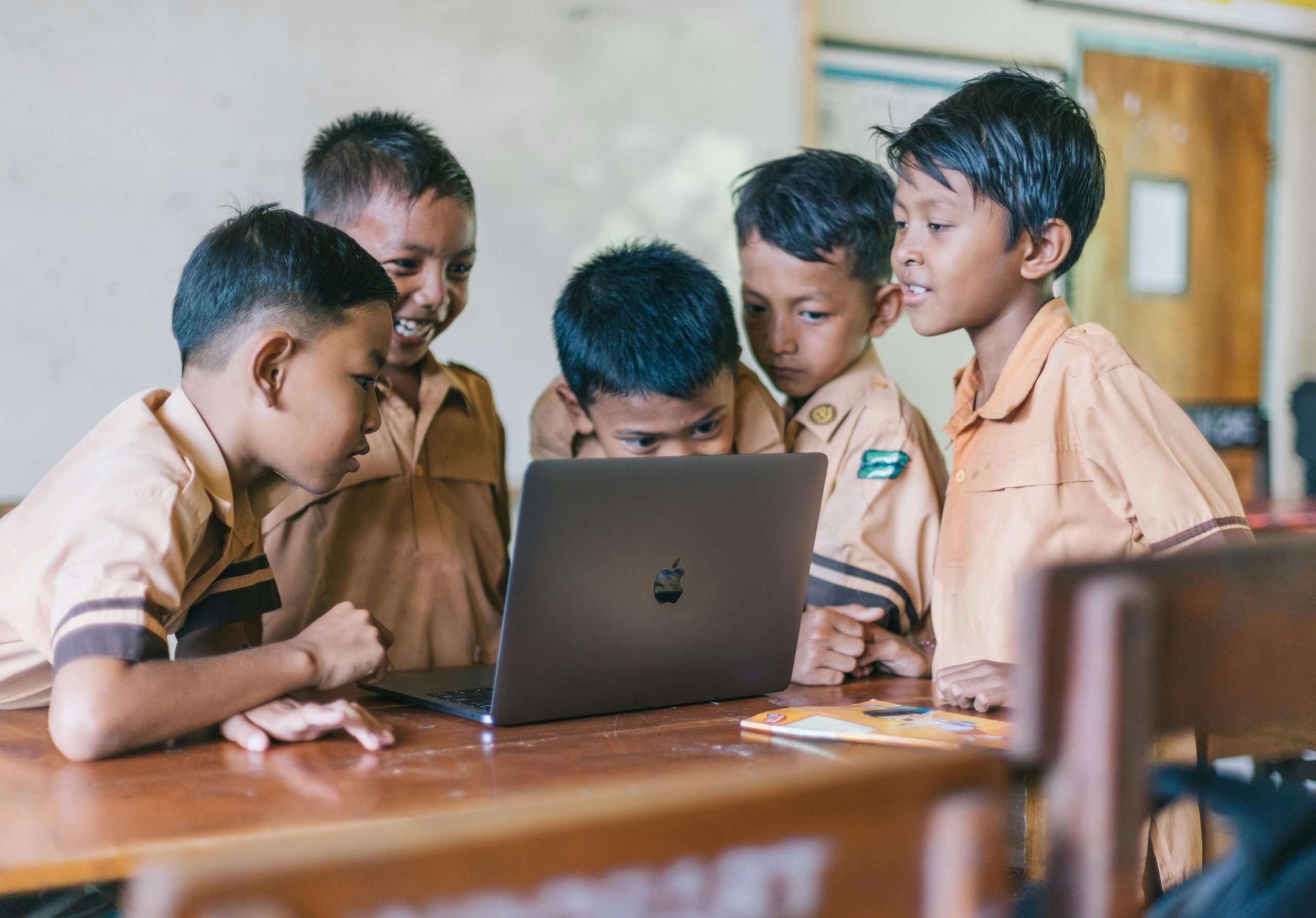 social media kills child's knowledge
